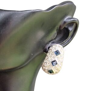 ROMAN VINTAGE 80 SILVERTONE WITH WHITE & BLUE RHINESTONE DOME  CLIP ON EARRINGS